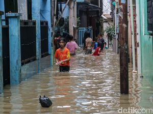 Banjir Rendam Bidara Cina, Aktivitas Warga Lumpuh