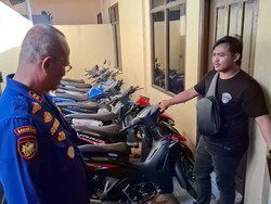 Parah! Oknum Kades di Sintang Curi Motor Warga, Aksi Terekam CCTV