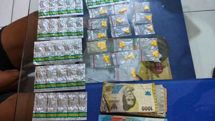 Pedagang Sayur di Tangerang Edarkan Tramadol-Hexymer Ditangkap Pedagang Sayur di Tangerang Edarkan Tramadol-Hexymer Ditangkap