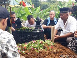 Haru Purwanto Makamkan Anaknya yang Jadi Korban Rampok Sadis di Boyolali