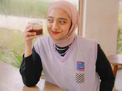 Potret Chikita Fawzi saat Jadi Relawan Bencana Sumut hingga Kulineran