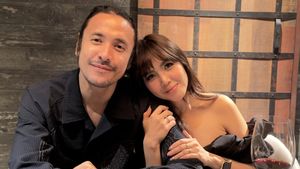 Bahagia Ello Rayakan Ultah Pernikahan dengan Istri