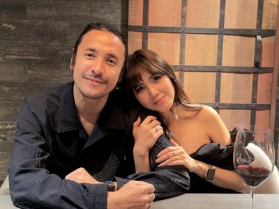Bahagia Ello Rayakan Ultah Pernikahan dengan Istri