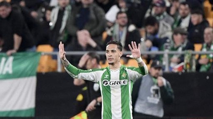 Antony Gendong Real Betis ke 16 Besar Liga Europa
