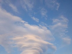 Awan Lentikular di Puncak Ile Lewotolok Berbahaya bagi Pendaki-Penerbangan