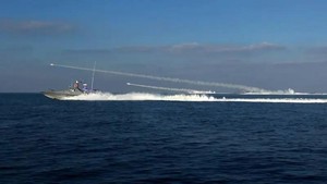 Giliran Iran Serang Kapal AS di Selat Hormuz