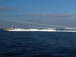 Giliran Iran Serang Kapal AS di Selat Hormuz