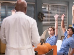 Demo Anti-ICE Paksa Greys Anatomy Berhenti Total