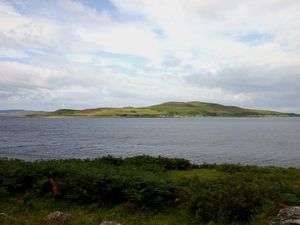 Nekat! YouTuber Ini Masuk ke Pulau Terlarang yang Dihapus dari Peta