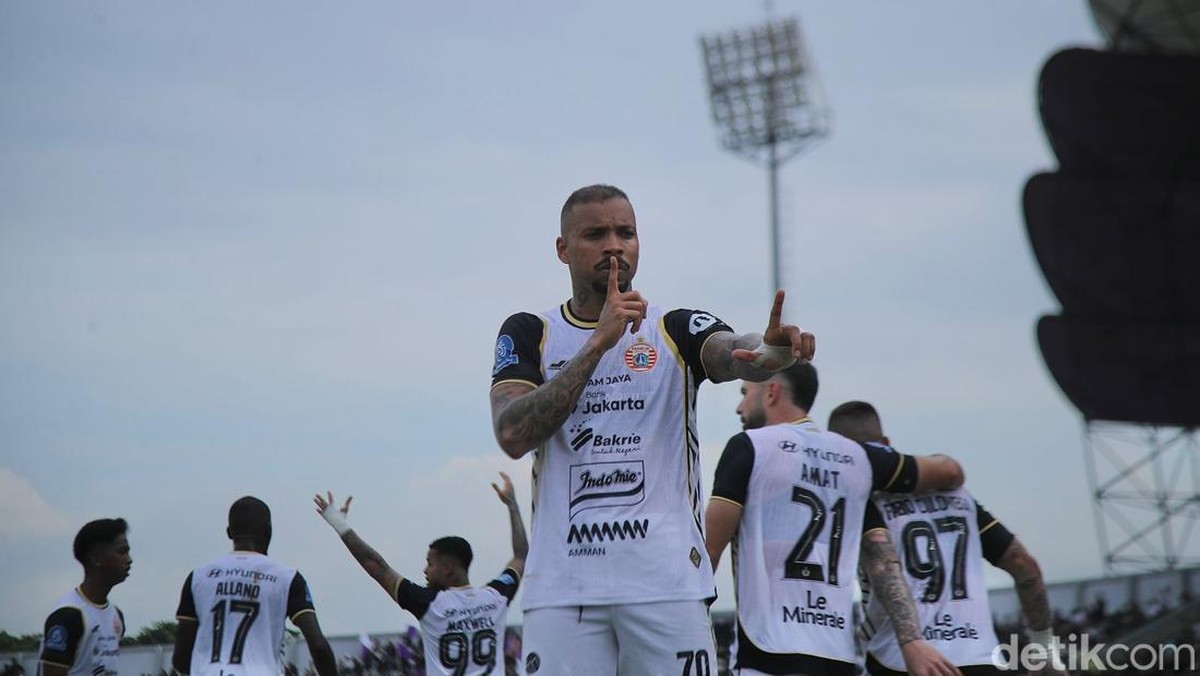 Gustavo merayakan golnya ke gawang Persita. Foto: Rifkianto Nugroho/detikcom