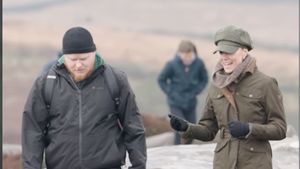 Gaya Kate Middleton Jadi Cewek Bumi, Tampil dengan Busana Coklat & Hijau