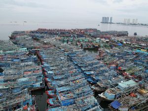 Terkuak! Ini Biang Kerok Kapal Nelayan Numpuk di Muara Angke