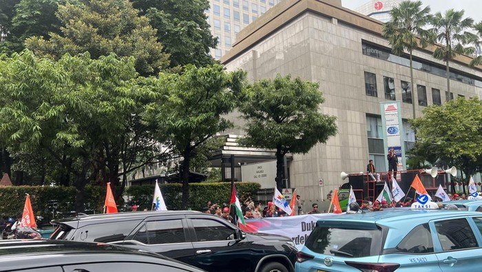 Aksi Protes Buruh di PBB Jakarta, RI Jangan Ikut Dewan Perdamaian Gaza