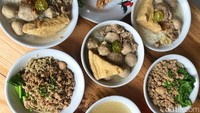 Gurih Sedap! Bakso Gepeng 'Sultan' Hits di Pasar 8 Alam Sutera