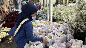 Jelang Valentine Pasar Bunga Kayoon Surabaya Mulai Bergeliat