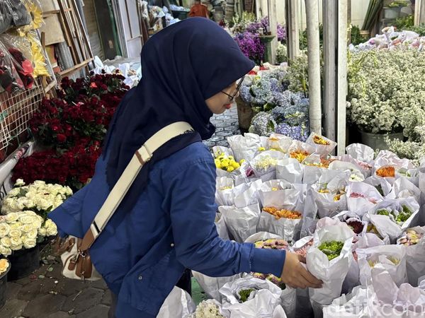 Jelang Valentine Pasar Bunga Kayoon Surabaya Mulai Bergeliat