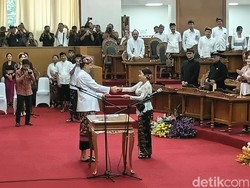 Istri Pak Oles Resmi Jadi Anggota DPRD Bali Gantikan Ray Yusha