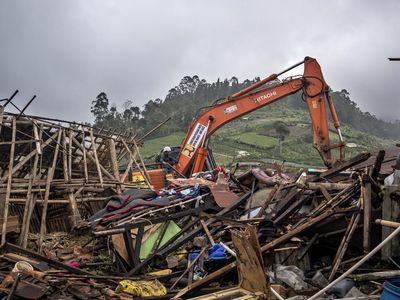 Pencarian Korban Longsor Cisarua Terus Berlanjut, 25 Orang Masih Hilang