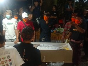 Isak Tangis Sambut Kedatangan Jasad Mahasiswa Magang yang Tewas di Malaysia