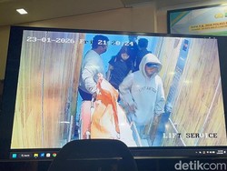 Reza Arap Sigap Bantu Evakuasi Jenazah Lula Lahfah di Apartemen