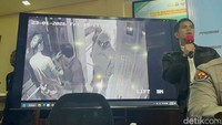 CCTV Ungkap Momen Reza Arap Tiba di Apartemen Lula Lahfah Bareng Dokter