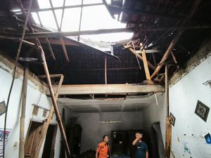 Belasan Rumah Warga di Ciomas Bogor Rusak Diterjang Angin Kencang