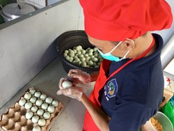 Dari Balik Lapas Kotabaru, Warga Binaan Bikin Telur Asin UMKM La New City