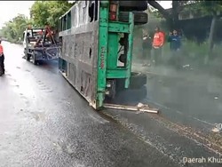 Truk Kontainer Terguling di Cilincing Bikin Macet, Kini Dievakuasi