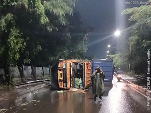 Ada Truk Container Terbalik hingga Tutup Jalan di Cilincing Arah Cakung