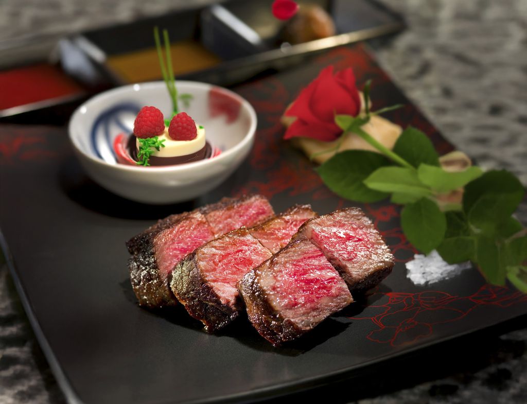 Valentine di Kahyangan Restaurant. Pengalaman spesial tersedia pada tanggal 14 Februari 2026.