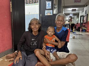Warga Kampung Melayu Cerita Pintu Rumah Jebol-Perabotan Terendam Kena Banjir