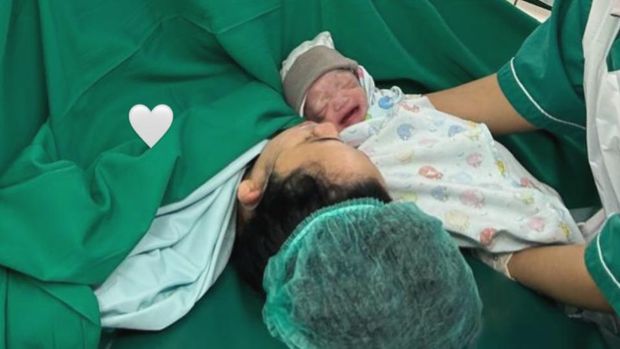 Wizzy Melahirkan Anak Kedua