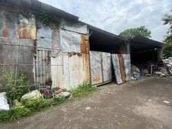 Kamuflase Gudang Rongsokan di Sidoarjo Jadi Penampungan Motor Curian