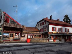Gokil! Menginap di Hotel Ini Bisa Berada di 2 Negara Berbeda