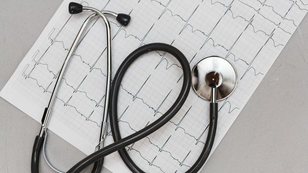 Ilustrasi stetoskop, rekam jantung, irama jantung, jantung