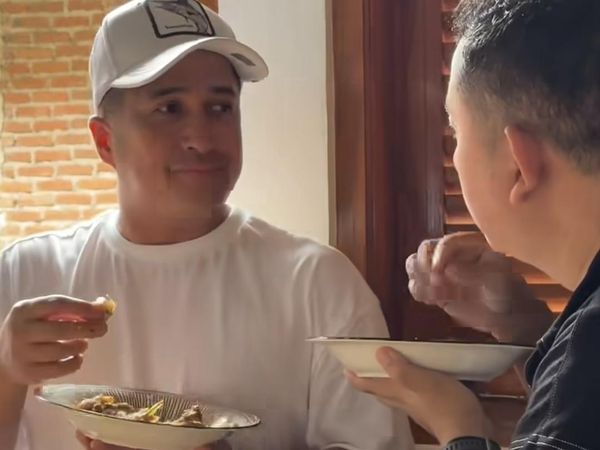 Sedap! Irfan Hakim Lahap Makan Garang Asem dan Aneka Lauk di Majalengka