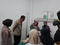 Lantai 2 Tangsi Belanda Roboh, Polres Siak Gerak Cepat Evakuasi Korban