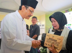 Mensos Gus Ipul Serahkan Santunan Ahli Waris Korban Banjir Deli Serdang