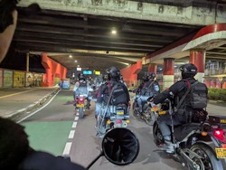 Patroli Brimob-Samapta Polda Metro Gagalkan Balap Liar dan Tawuran di Jaktim