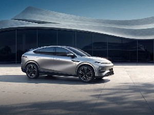 XPENG G6 Pro, SUV Listrik Pintar dengan Fast Charging Ultra