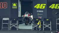 Ada Yamaha R1 Merah Samping Motor Rossi di Sirkuit Mandalika, Punya Siapa?