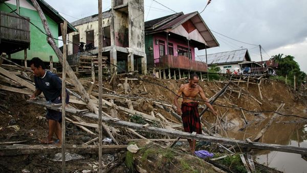 Abrasi Sungai Kahayan Putus Akses Permukiman Warga
