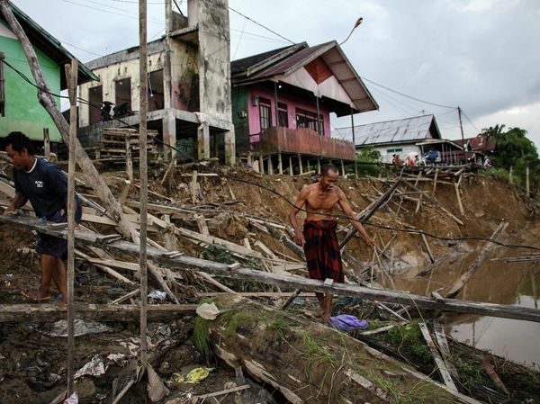 Abrasi Sungai Kahayan Putus Akses Permukiman Warga