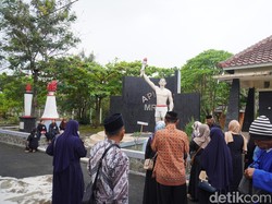 Pengunjung Kecele Saat Datang ke Api Abadi Mrapen: Lha Kok Apinya Mati