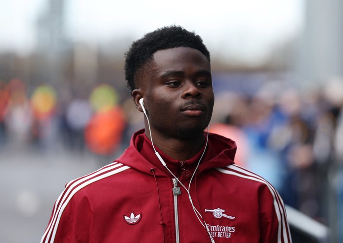 Soccer Football - Premier League - Leeds United v Arsenal - Elland Road, Leeds, Britain - January 31, 2026 Arsenal's Bukayo Saka arrives at the stadium before the match REUTERS/Scott Heppell EDITORIAL USE ONLY. NO USE WITH UNAUTHORIZED AUDIO, VIDEO, DATA, FIXTURE LISTS, CLUB/LEAGUE LOGOS OR 'LIVE' SERVICES. ONLINE IN-MATCH USE LIMITED TO 120 IMAGES, NO VIDEO EMULATION. NO USE IN BETTING, GAMES OR SINGLE CLUB/LEAGUE/PLAYER PUBLICATIONS. PLEASE CONTACT YOUR ACCOUNT REPRESENTATIVE FOR FURTHER DETAILS..