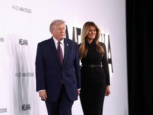 Donald Trump Disebut Terobsesi Sepatu Michael Jackson, Staf Sampai Ikut Pakai