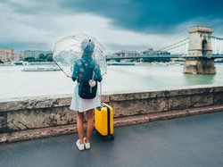 Tips Liburan Aman dan Nyaman Saat Musim Hujan