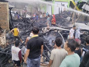 Kebakaran Hebat di Renda Bima, 7 Rumah Hangus-Rata dengan Tanah