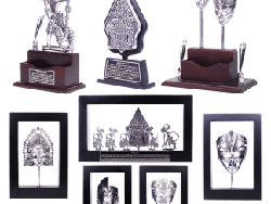 Kembar Souvenir Siap Penuhi Kebutuhan Plakat untuk Pemerintahan & Kampus