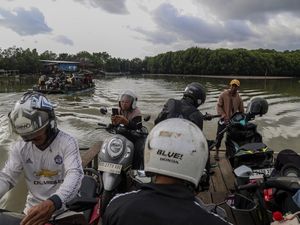 Perahu Jolloro Jadi Transportasi Warga Pulau Lakkang